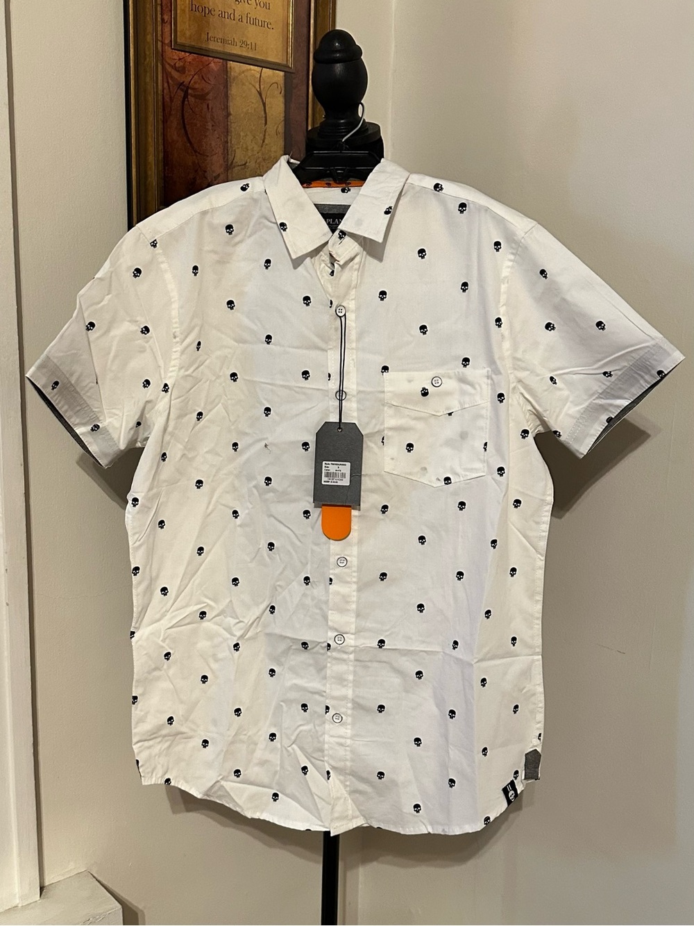 NEW Free Planet Mens Halloween White Short Sleeve Button Up Black Skull Print~S